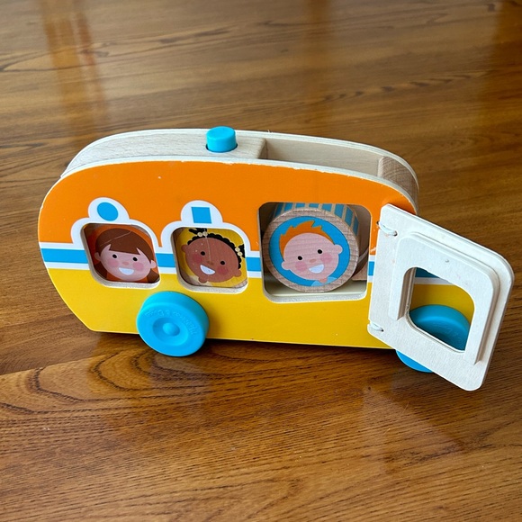 Melissa & Doug GO Tots
Wooden Roll & Ride Bus with 3 Disks - Picture 3 of 6